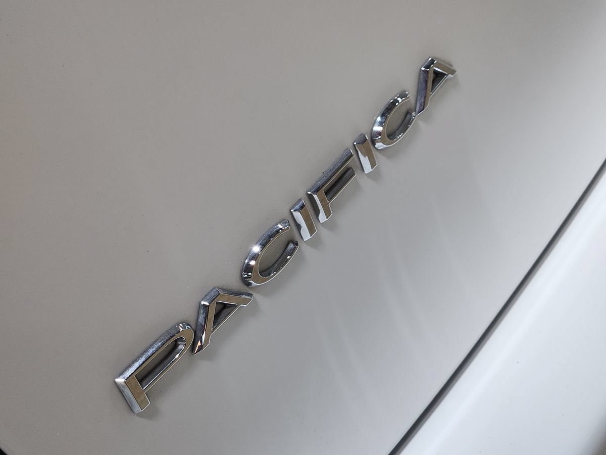 Used 2023 Chrysler Pacifica Touring-L FWD image 25