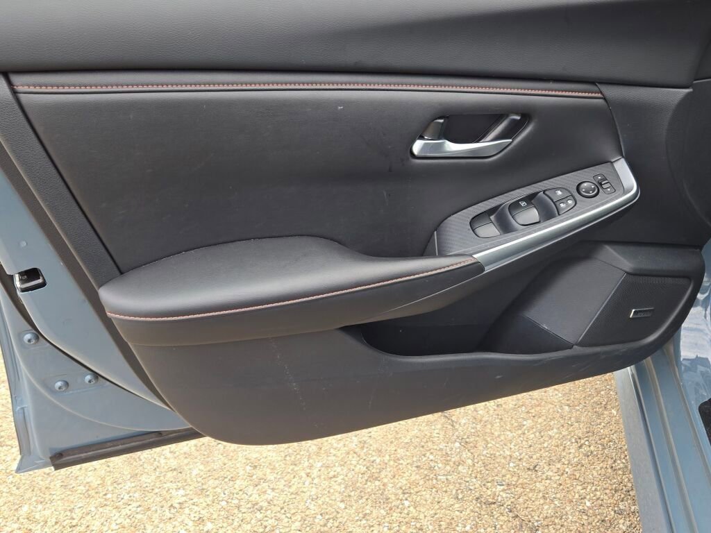 Used 2025 Nissan Sentra SR w/ SR Premium Package image 18