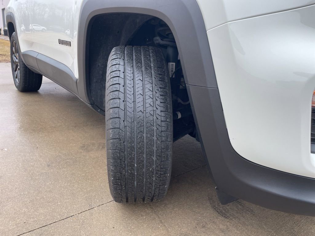 Used 2023 Jeep Renegade Altitude w/ Sun/Sound Group AWD/4WD image 17