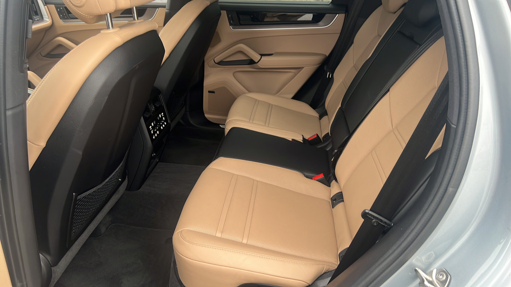Certified 2025 Porsche Cayenne E-Hybrid AWD/4WD image 17