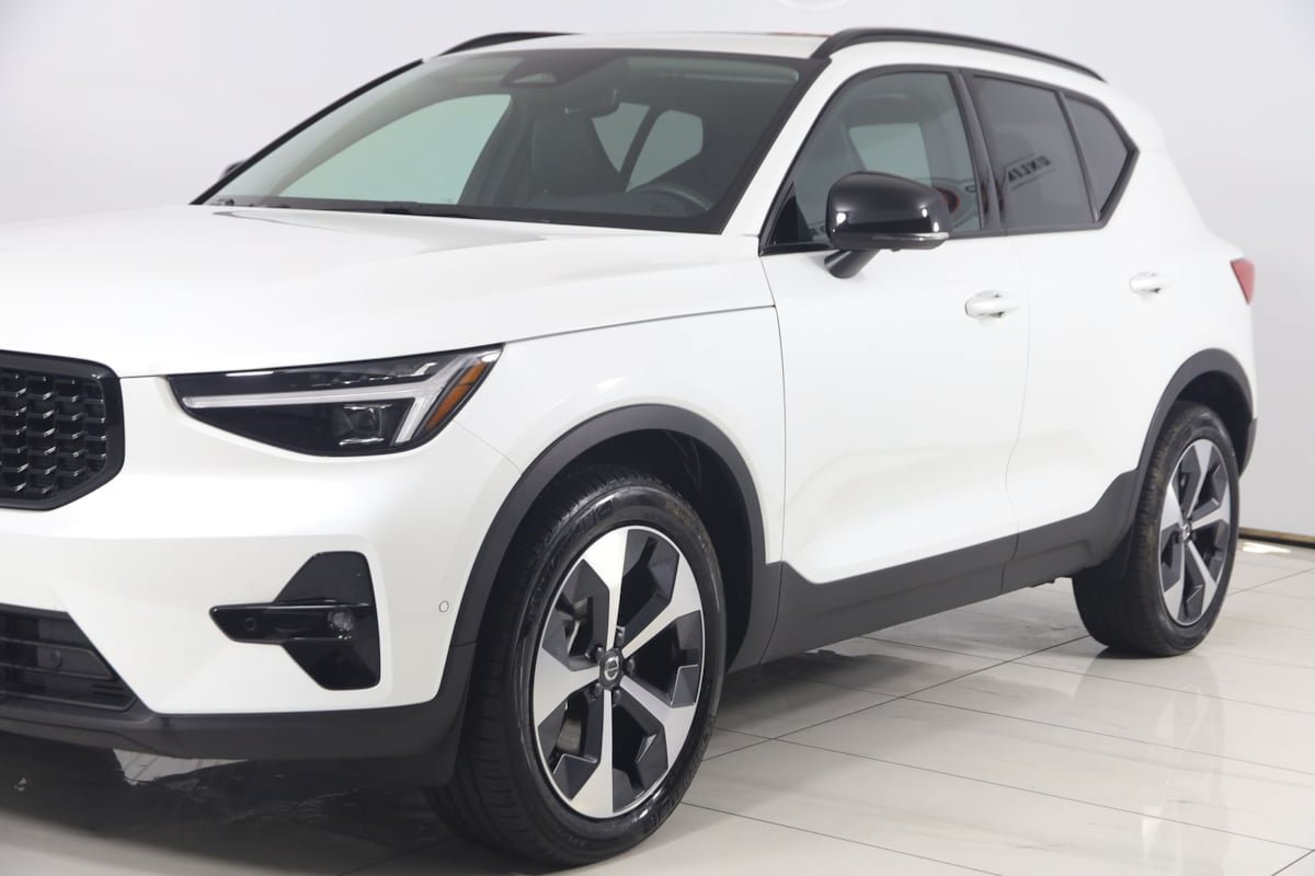 Used 2026 Volvo XC40 B5 Plus AWD/4WD image 50