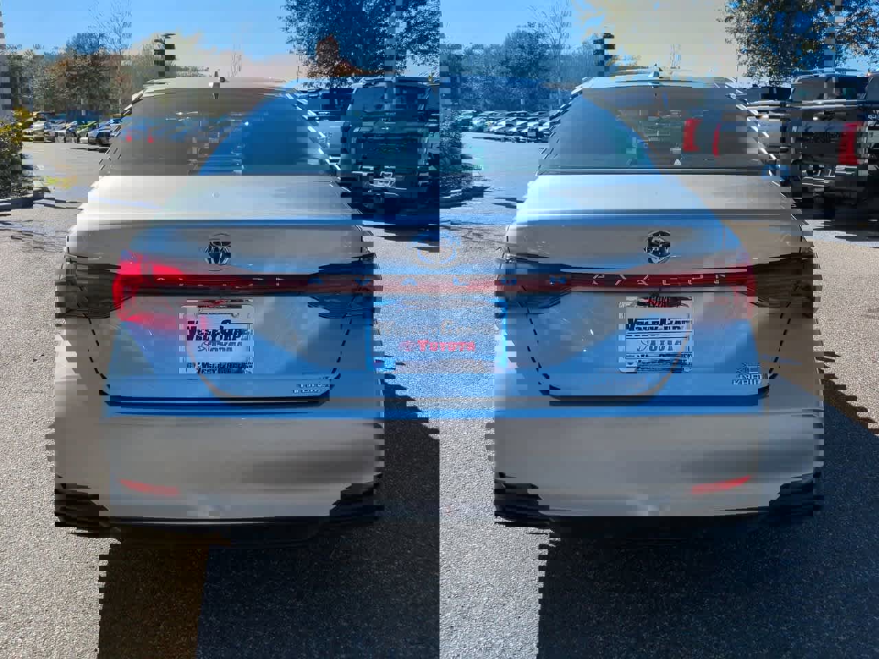 Certified 2021 Toyota Avalon XLE w/ Moonroof Package image 5