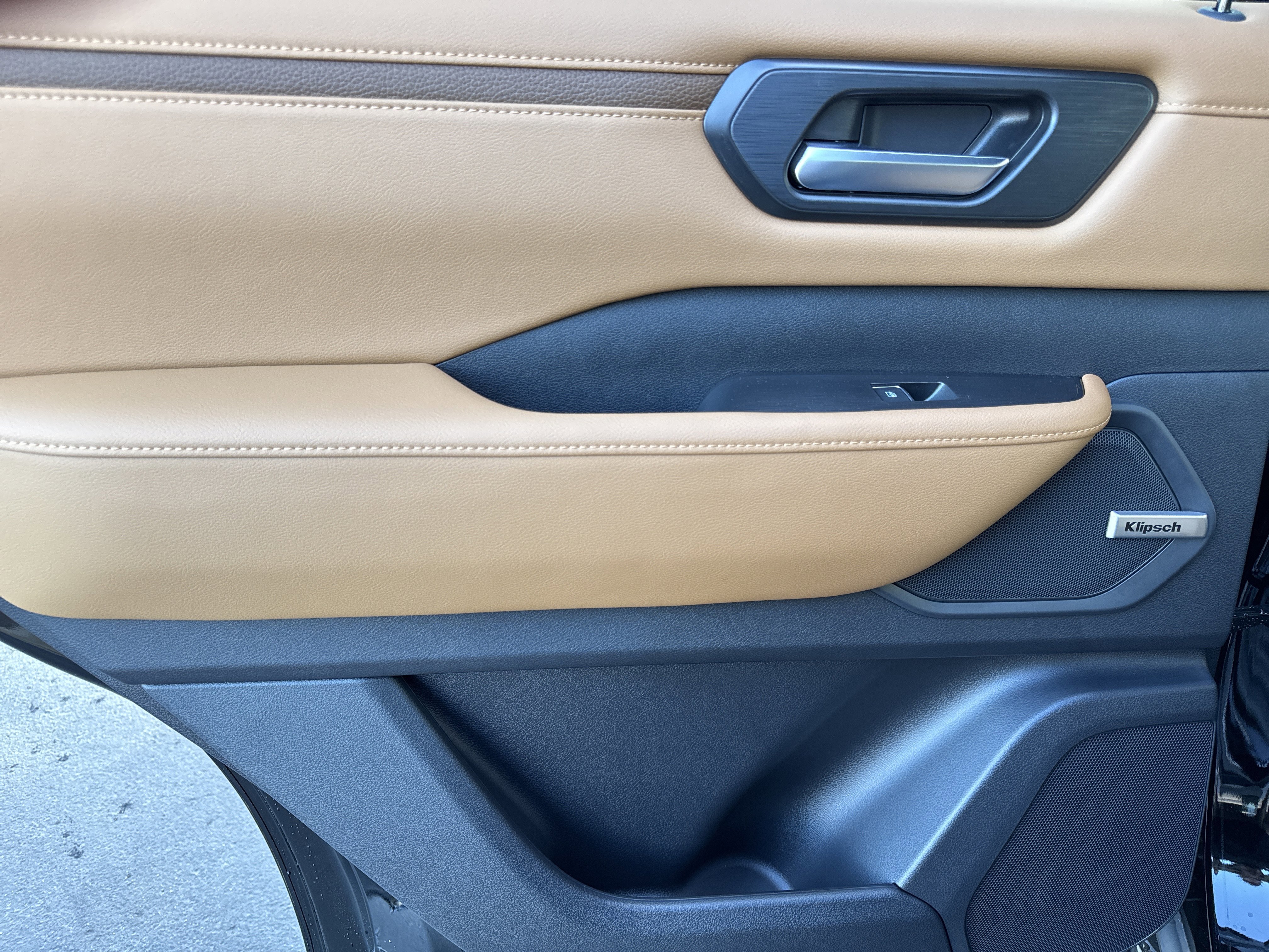 New 2026 Nissan Armada SL w/ Captain's Chari Seat Package image 15