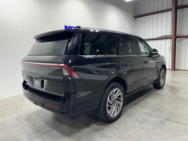 Used 2025 Lincoln Navigator Reserve AWD/4WD image 14