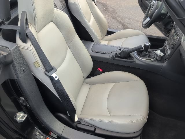 Used 2011 MAZDA MX-5 Miata Grand Touring RWD image 31