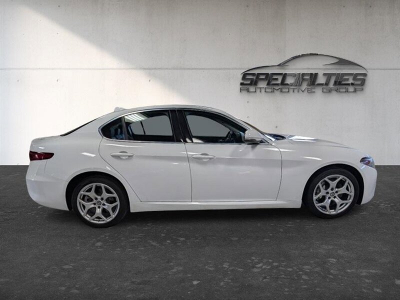 Used 2020 Alfa Romeo Giulia Ti w/ Active Blind Spot Package AWD/4WD image 11