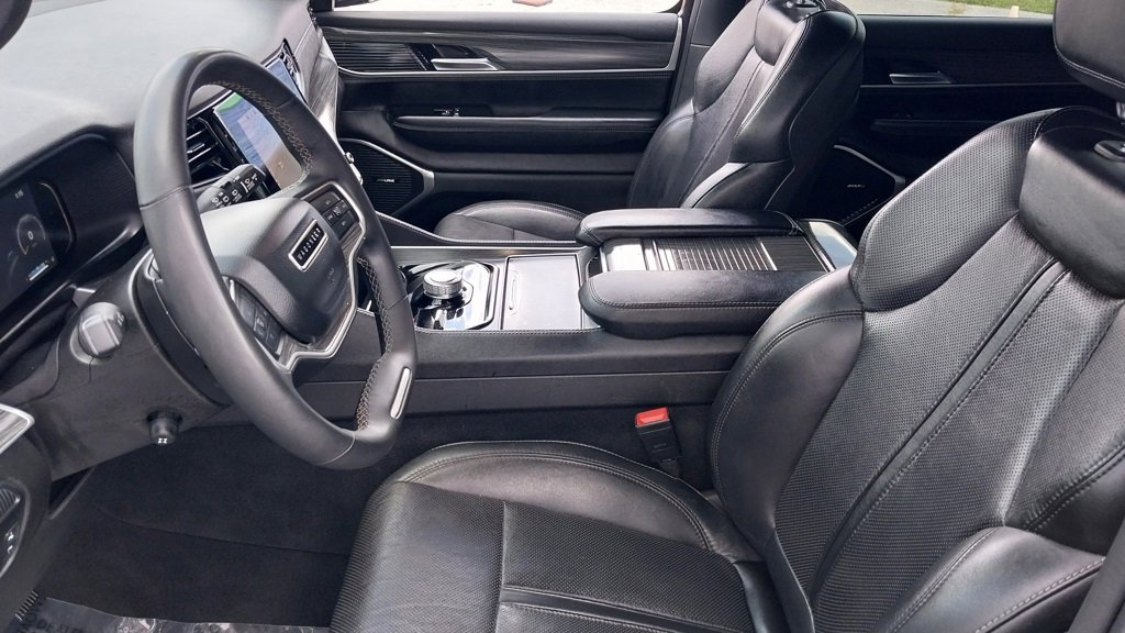 Used 2023 Jeep Wagoneer L Series II image 23