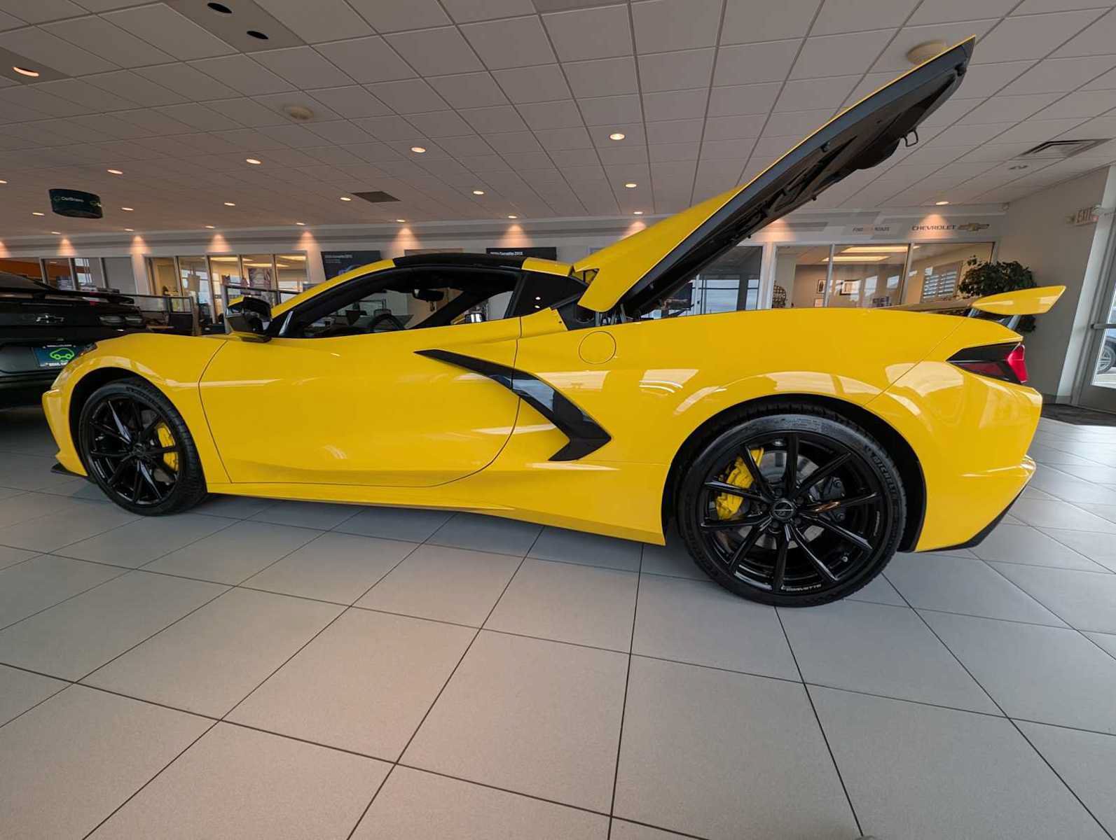 New 2027 Chevrolet Corvette Stingray Coupe w/ Z51 Performance Package RWD image 9