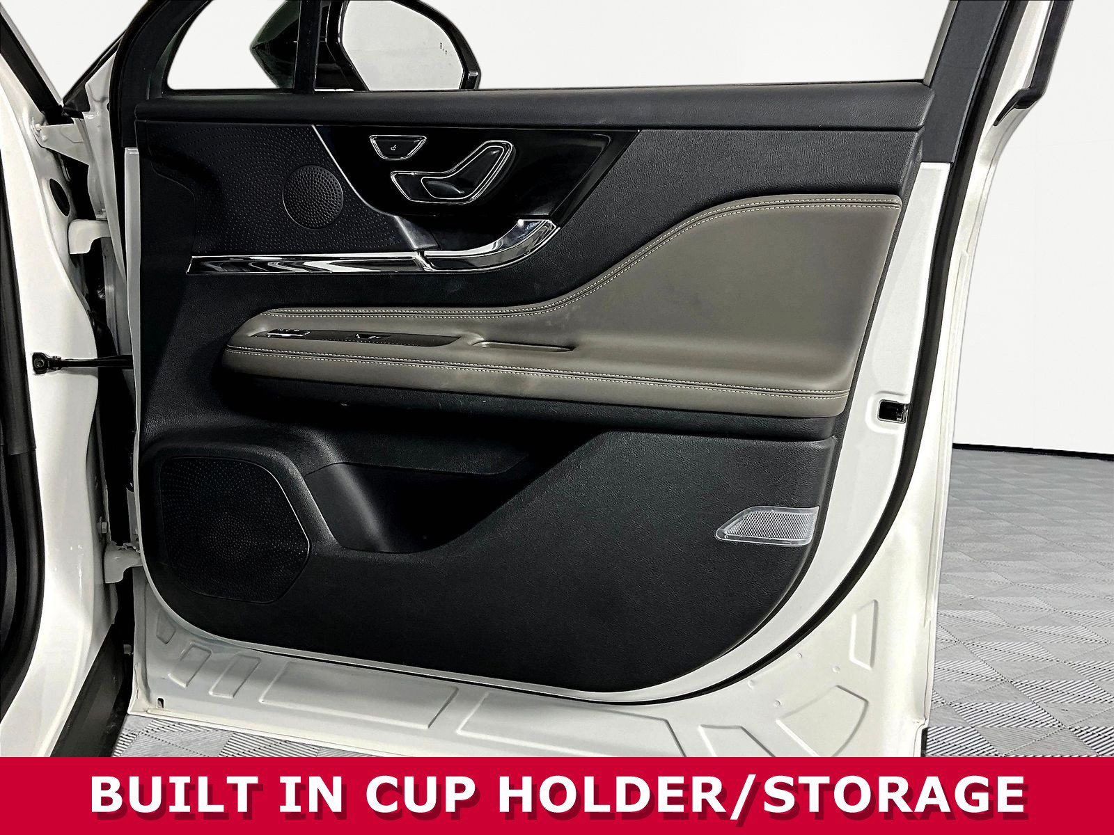 Used 2024 Lincoln Corsair FWD image 27