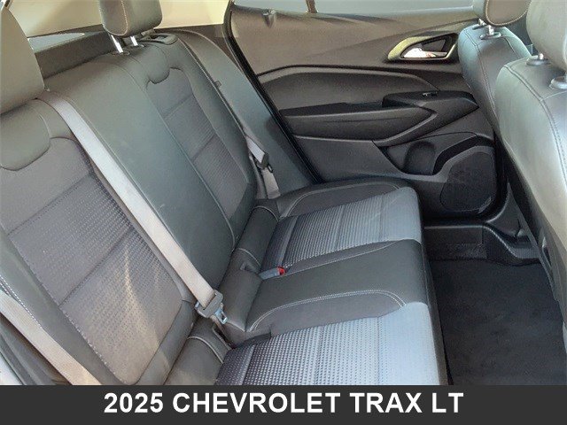 Used 2025 Chevrolet Trax LT w/ LT Convenience Package image 15