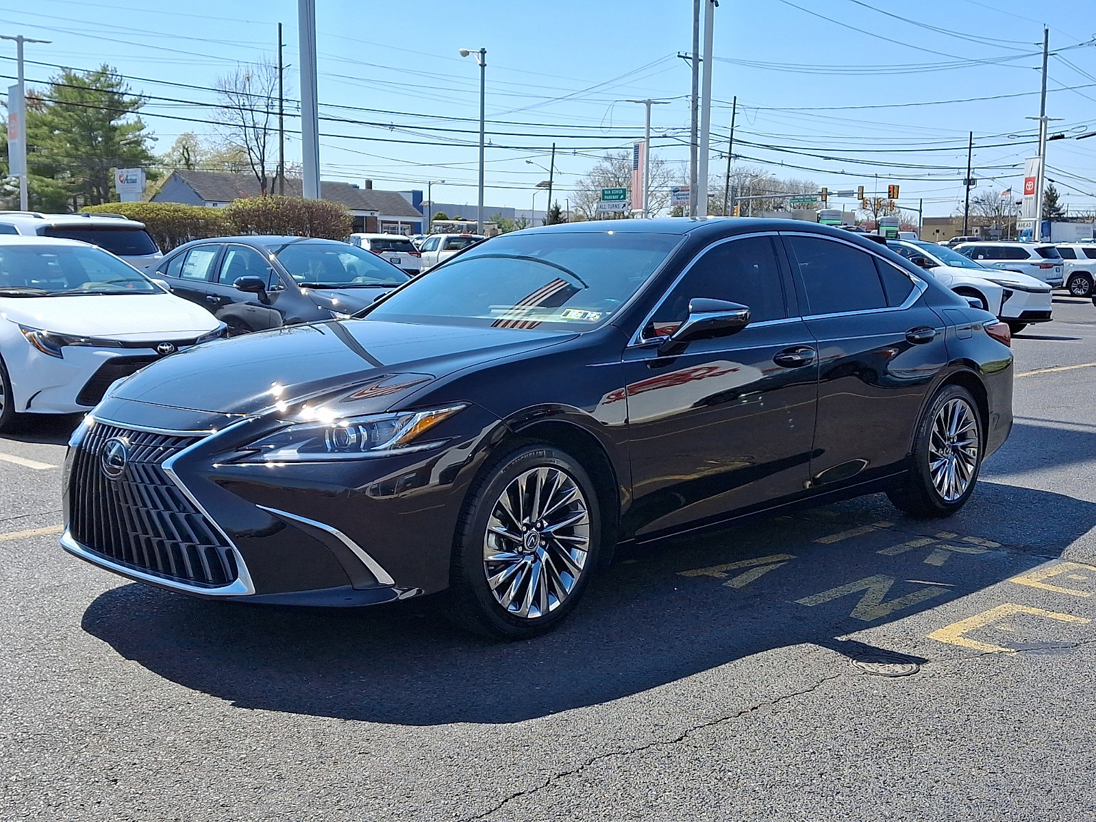 Used 2024 Lexus ES 300h w/ Technology Package image 3