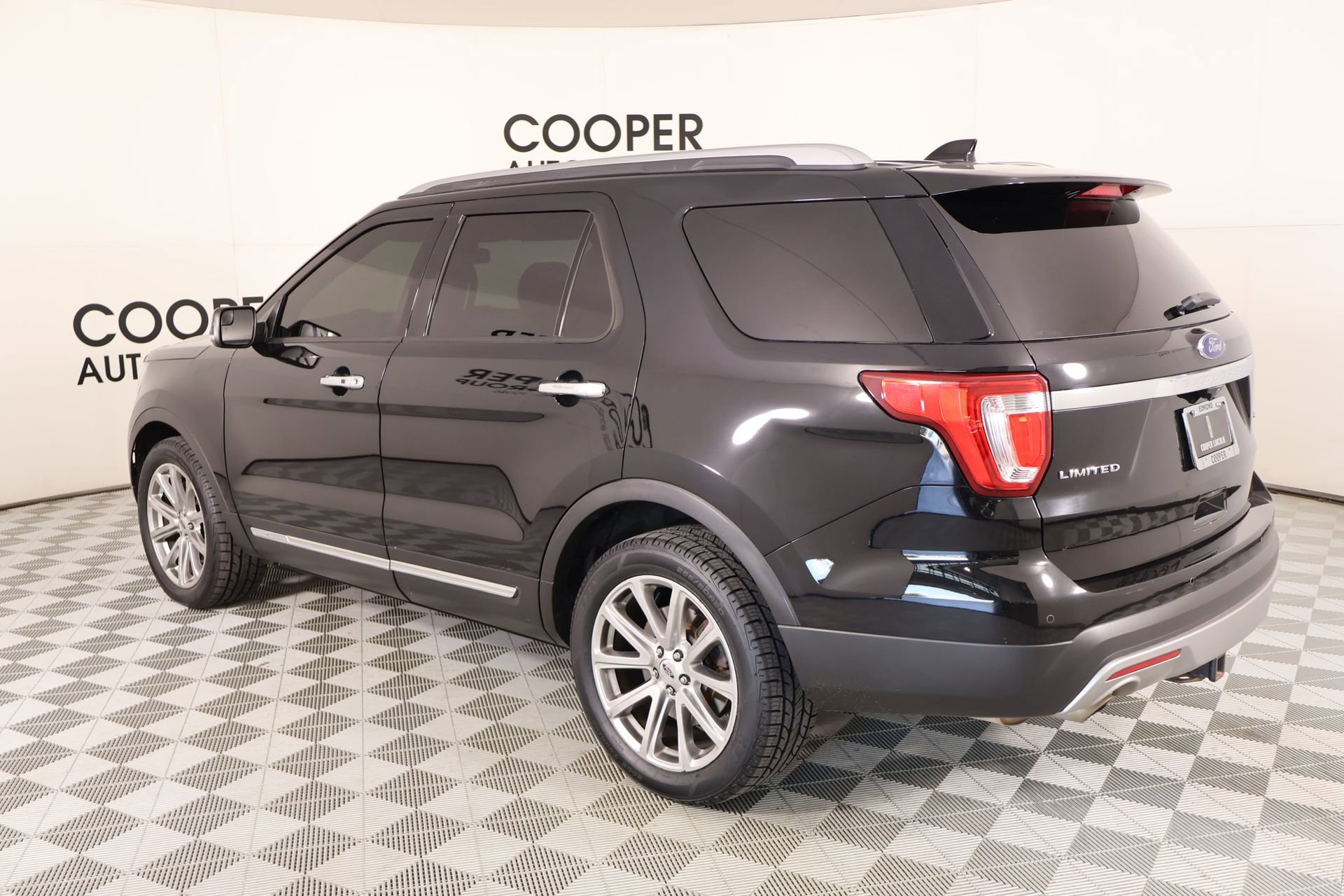 Used 2017 Ford Explorer Limited AWD/4WD image 24