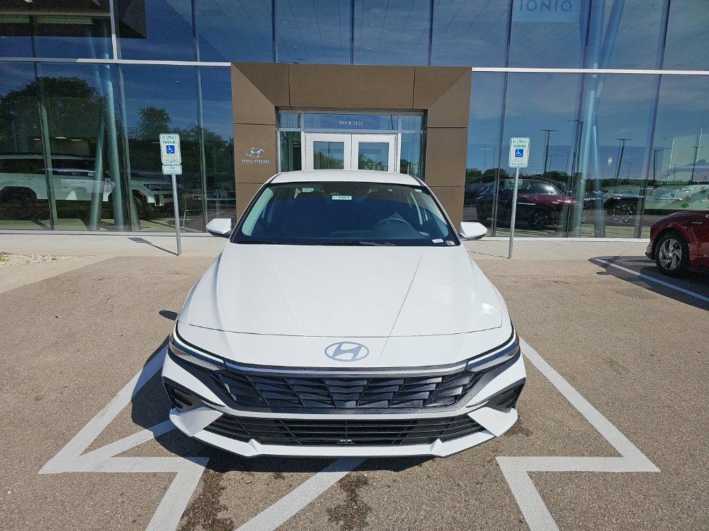 New 2026 Hyundai Elantra SE FWD image 8