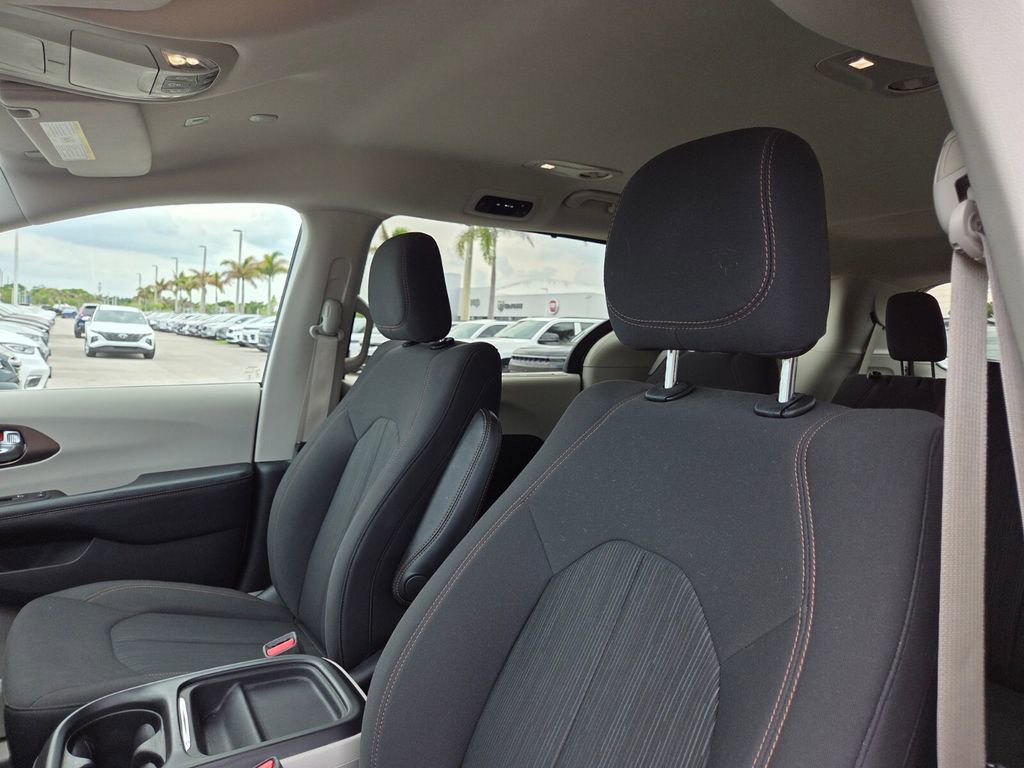 Used 2019 Chrysler Pacifica Touring Plus w/ Advanced Safetytec Group FWD image 23