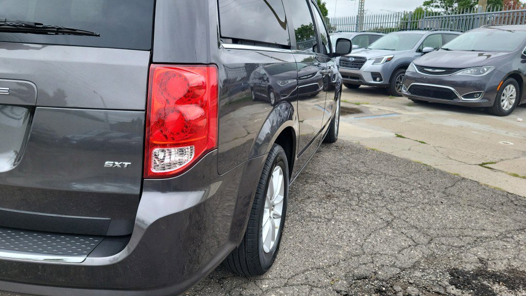Used 2019 Dodge Grand Caravan SXT image 37
