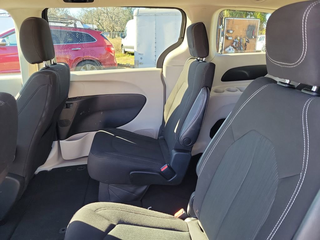 Used 2023 Chrysler Voyager LX image 31