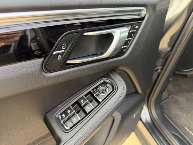 Used 2024 Porsche Macan Turbo image 15