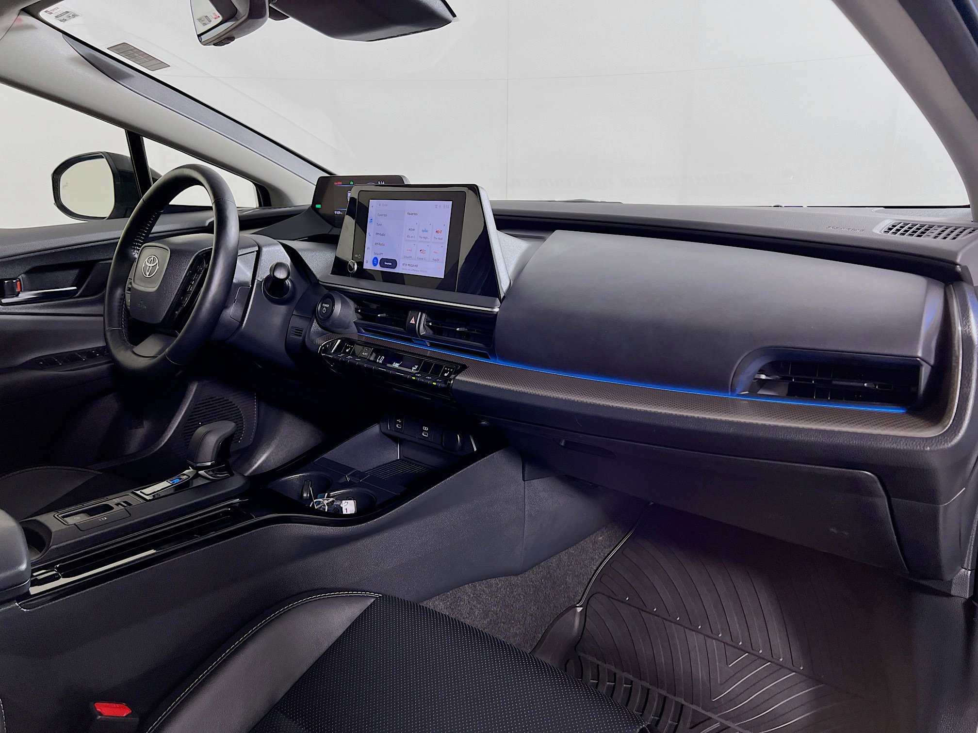 Used 2025 Toyota Prius XLE image 24