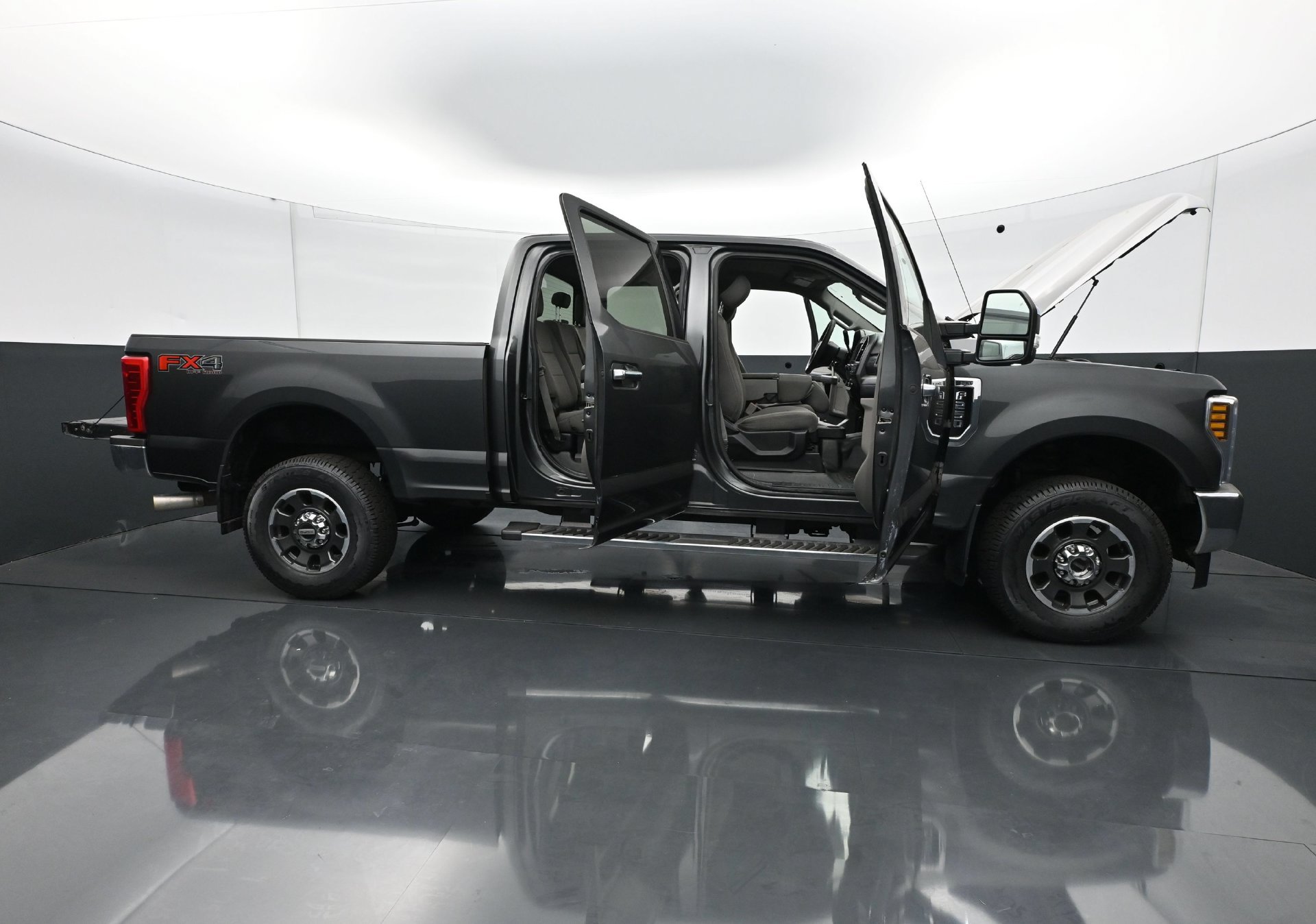 Used 2019 Ford F250 XLT w/ XLT Premium Package AWD/4WD image 36