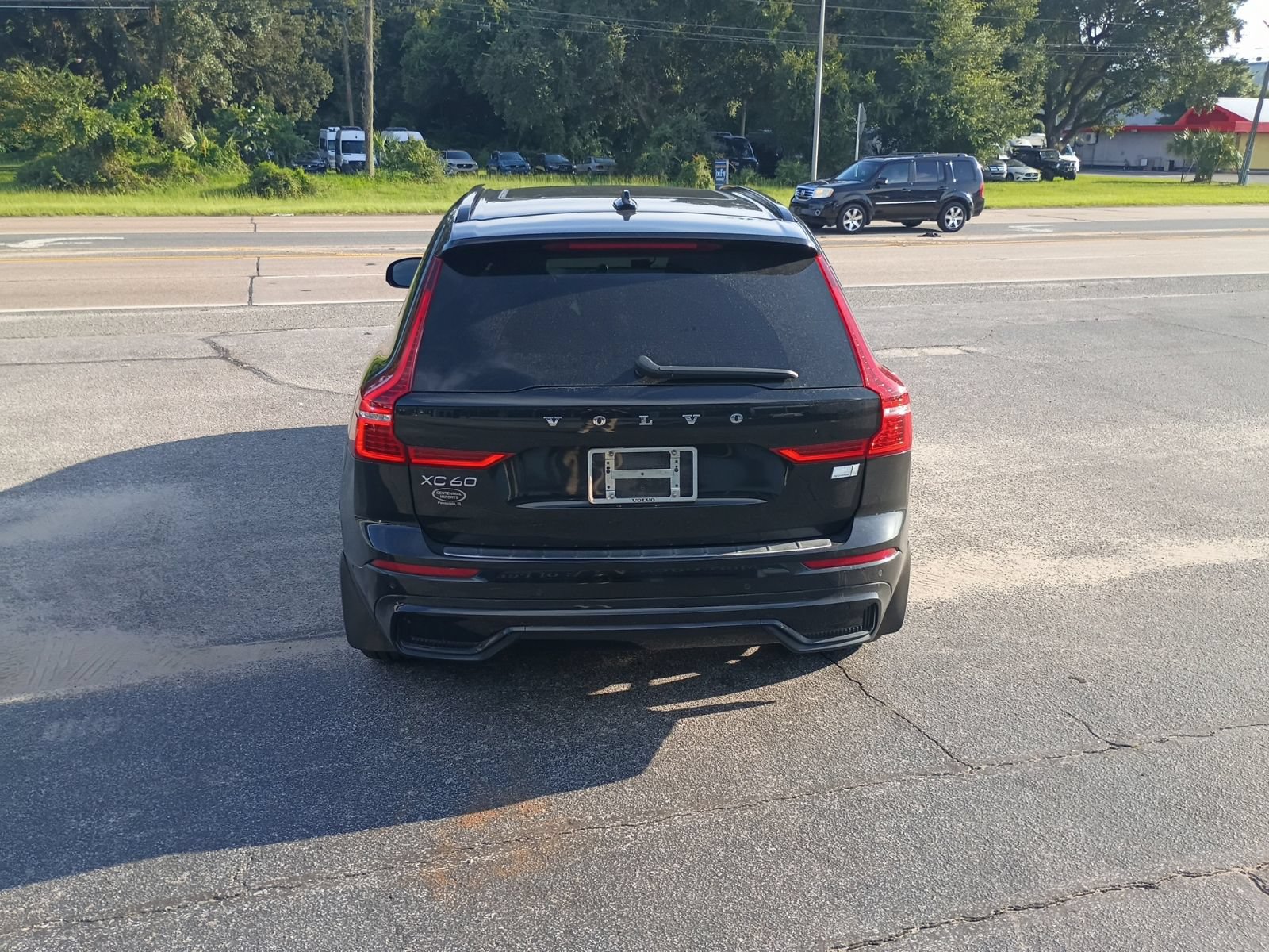 Used 2023 Volvo XC60 T8 Ultimate AWD/4WD image 3