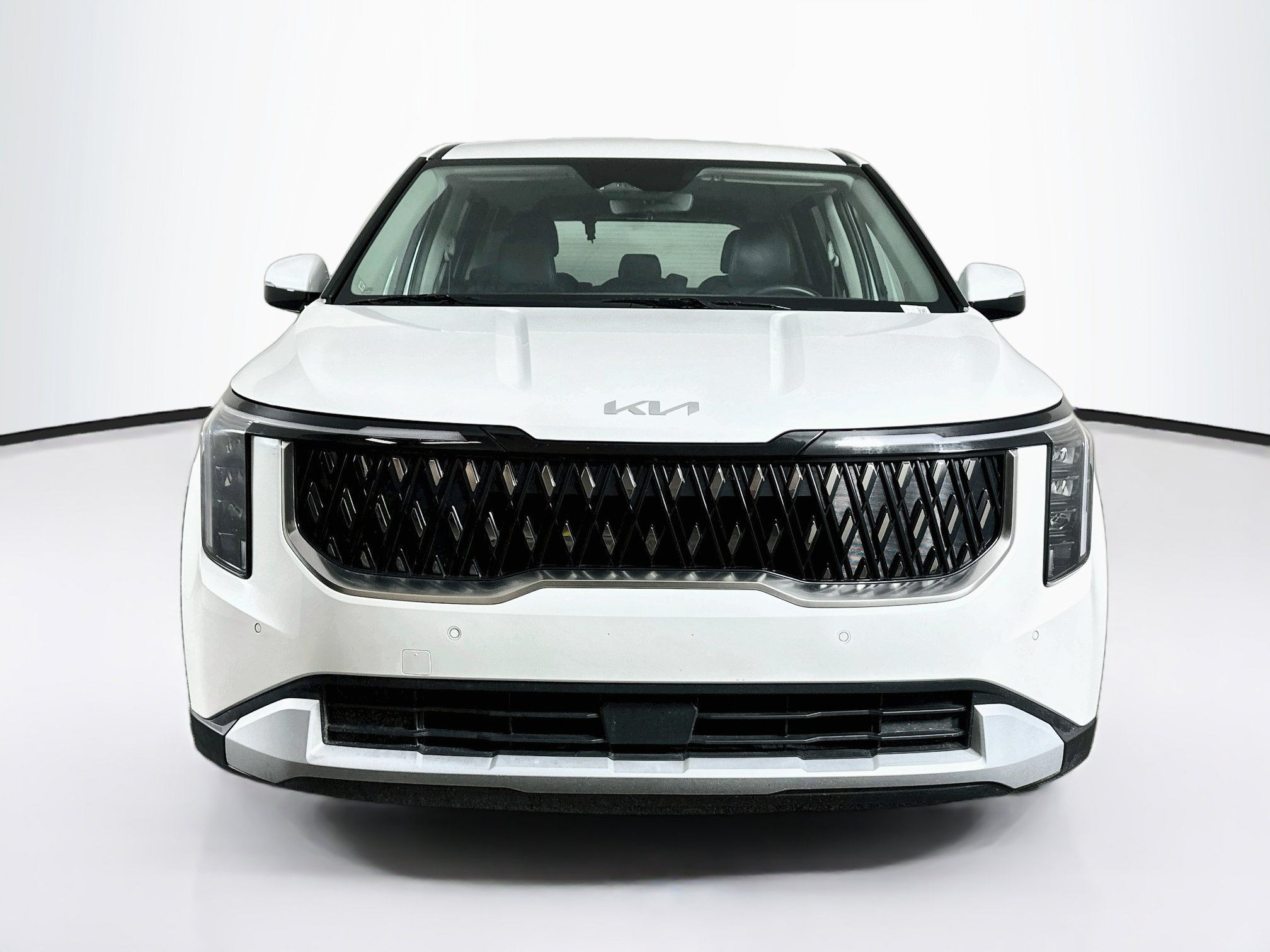 Used 2025 Kia Carnival FWD image 2