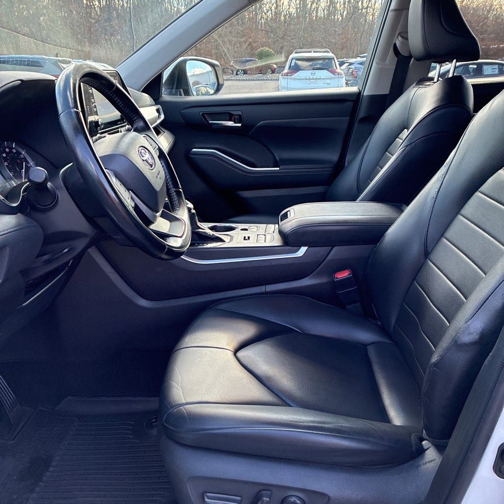 Used 2022 Toyota Highlander XLE image 7