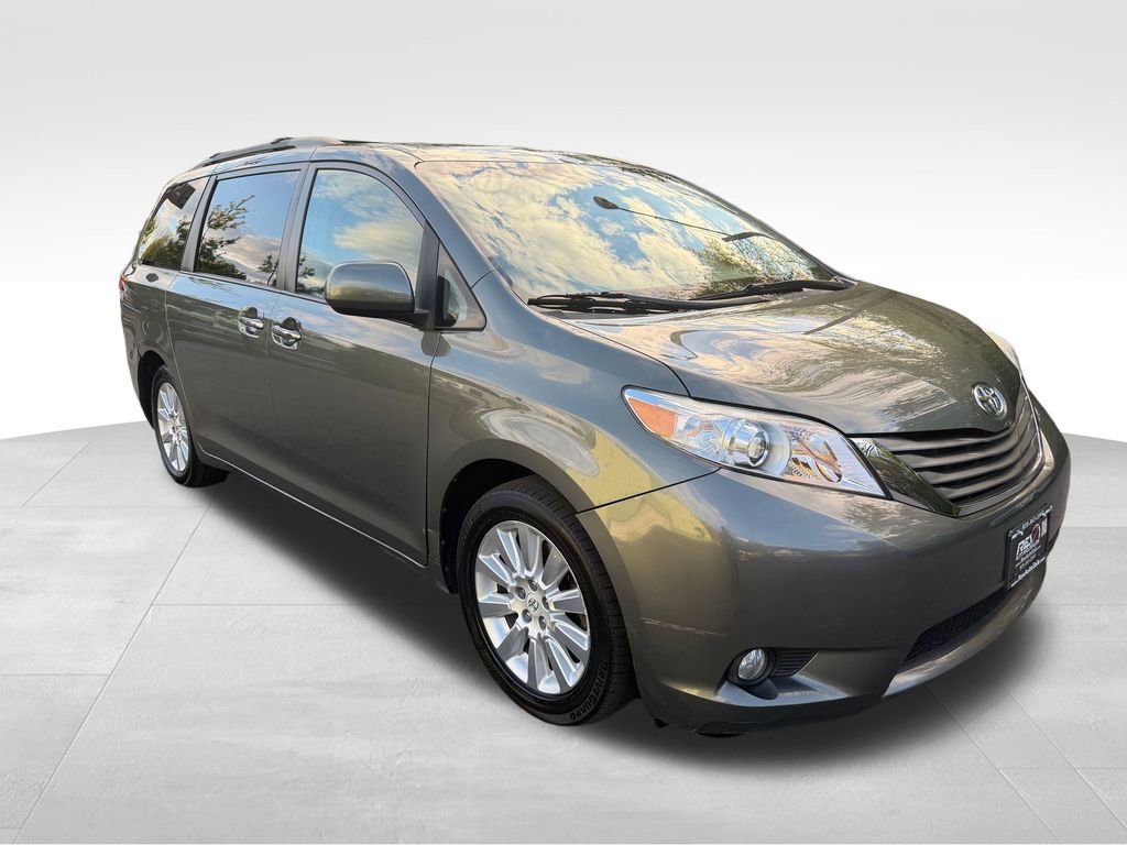 Used 2011 Toyota Sienna XLE w/ Premium Pkg AWD/4WD image 9