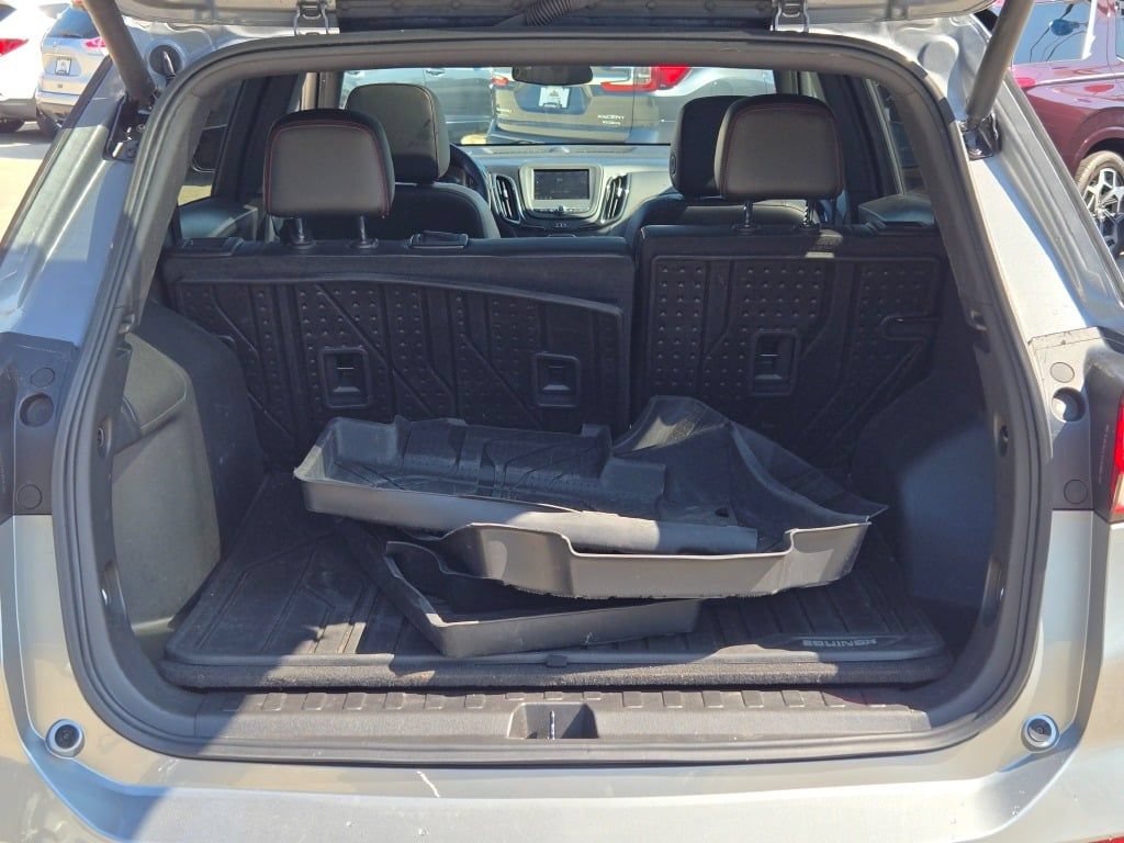 Used 2023 Chevrolet Equinox RS w/ LPO, Floor Liner Package FWD image 13