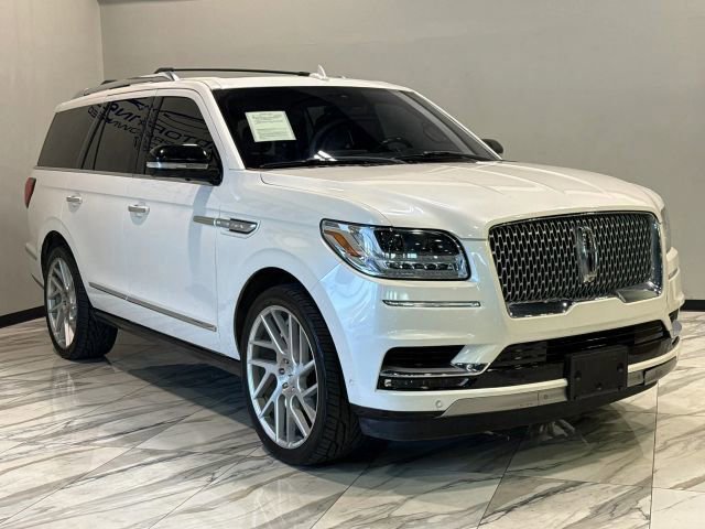 Used 2018 Lincoln Navigator Select w/ Technology Package RWD image 4