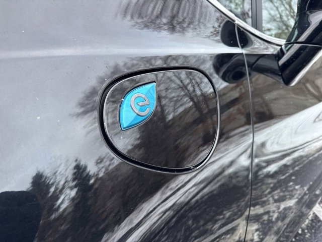 Used 2024 Chrysler Pacifica Select image 30