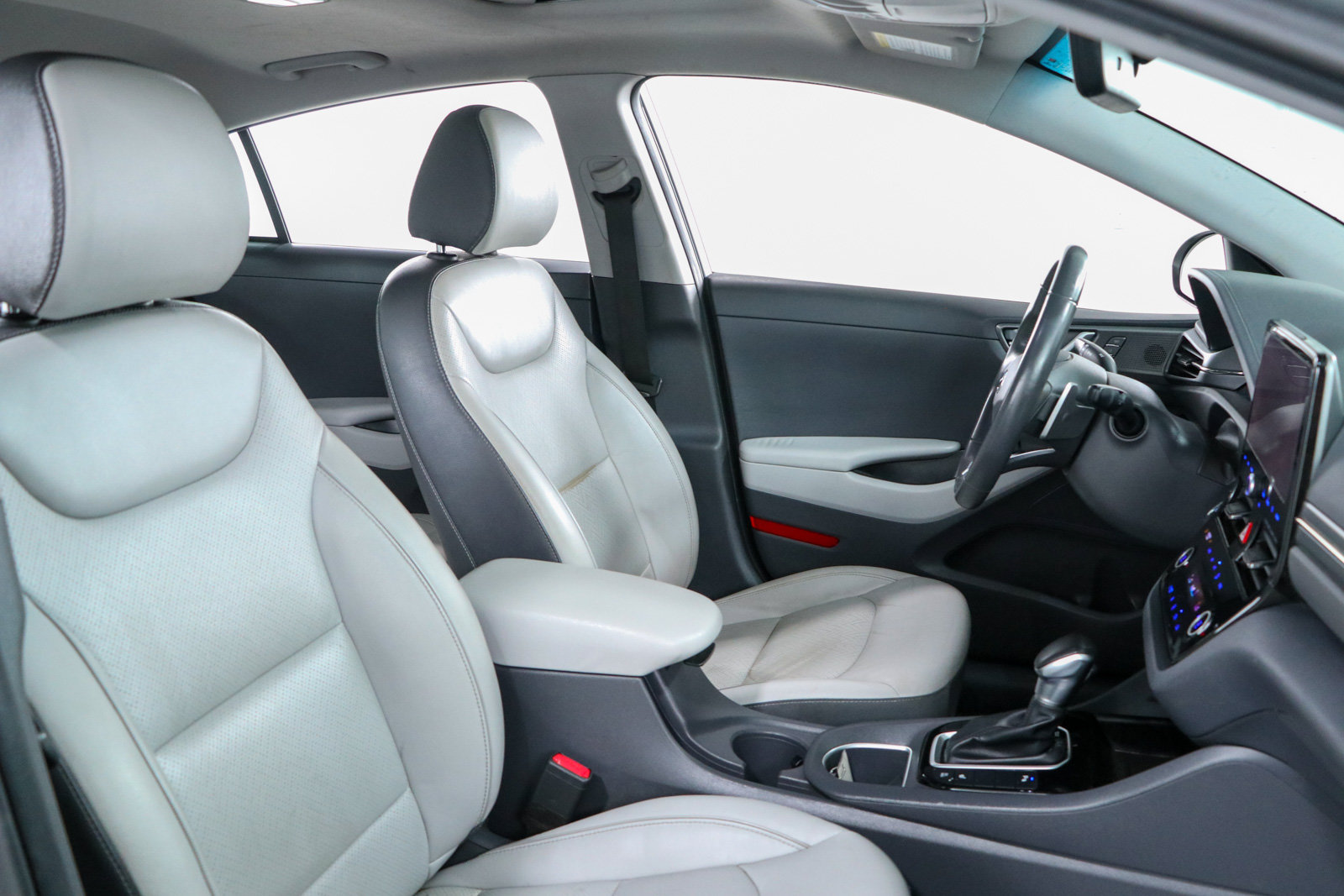 Used 2022 Hyundai Ioniq Limited FWD image 27