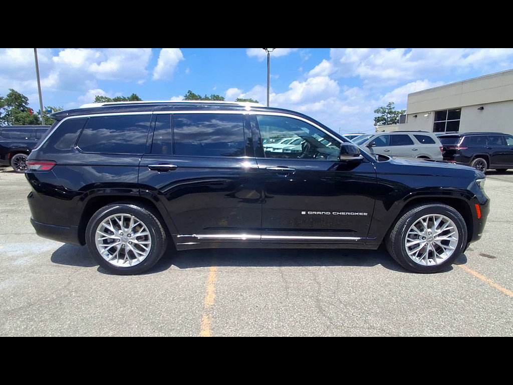 Certified 2023 Jeep Grand Cherokee L Summit w/ Advanced Protech Group IV AWD/4WD image 9