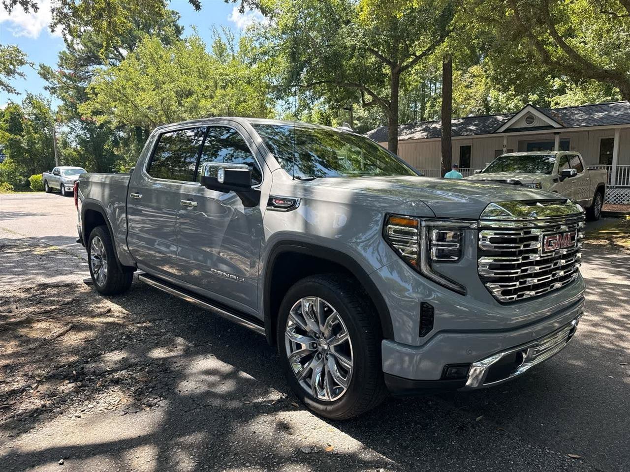 Used 2025 GMC Sierra 1500 Denali w/ Denali Reserve Package AWD/4WD image 7