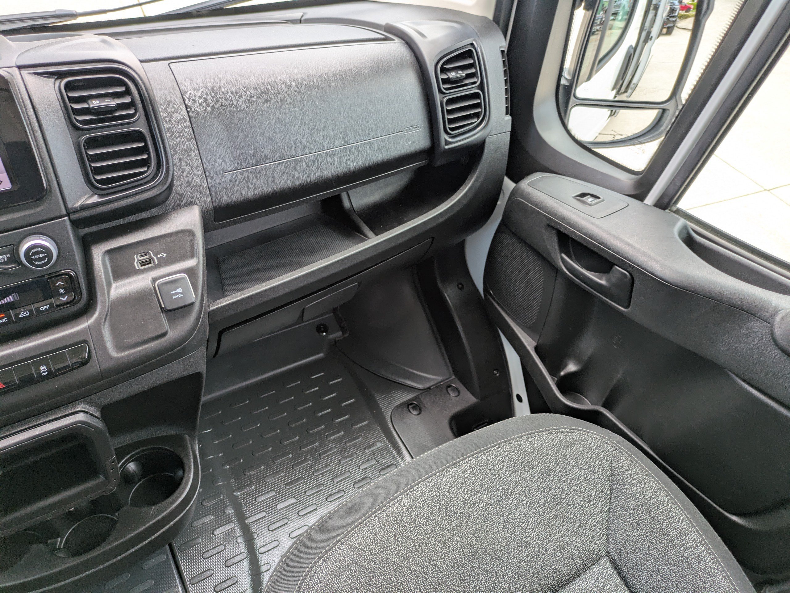 Used 2025 RAM ProMaster 2500 w/ Convenience Group FWD image 17