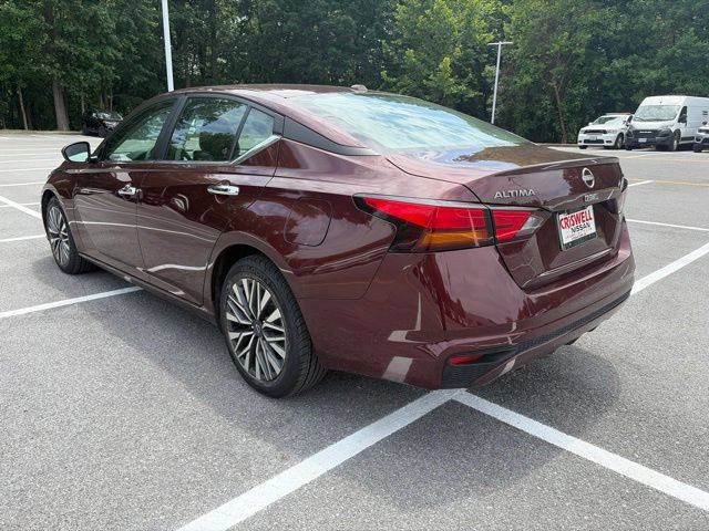 Used 2024 Nissan Altima 2.5 SV FWD image 2