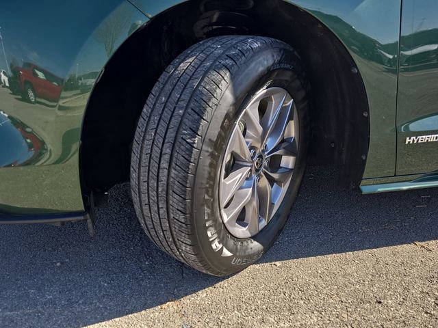 Used 2021 Toyota Sienna XLE image 34