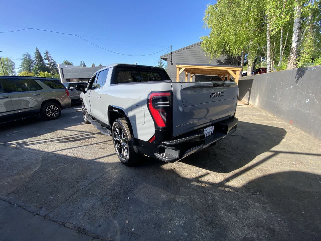 Used 2024 GMC Sierra EV Denali AWD/4WD image 4