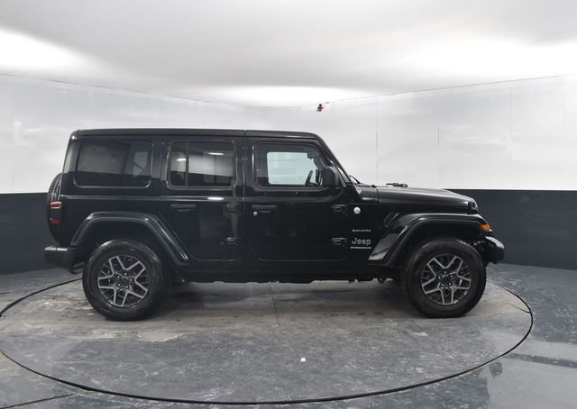 Used 2024 Jeep Wrangler Sahara image 11
