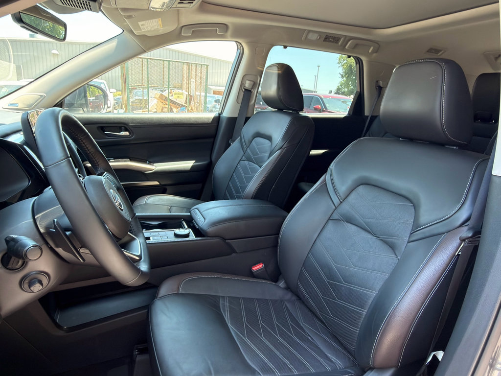 Used 2024 Nissan Pathfinder Platinum AWD/4WD image 10
