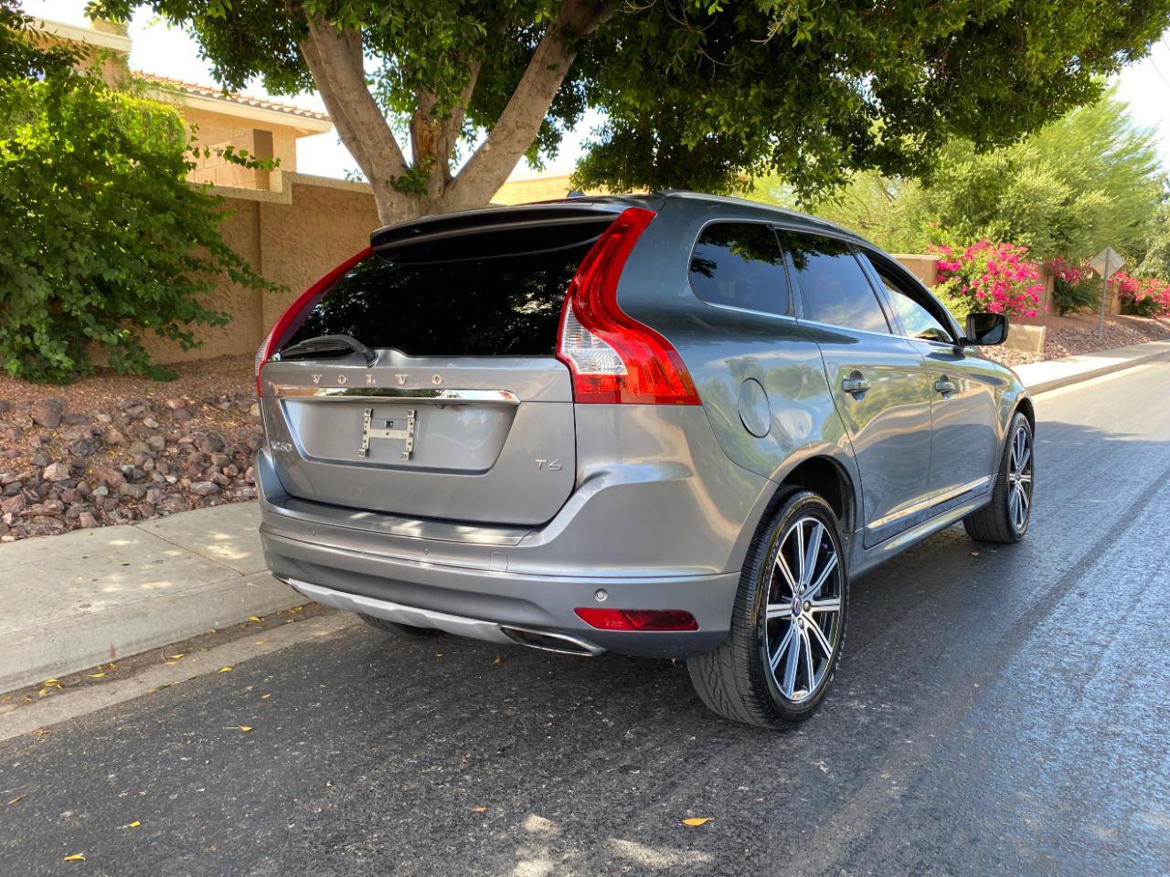 Used 2016 Volvo XC60 T6 Platinum FWD image 8