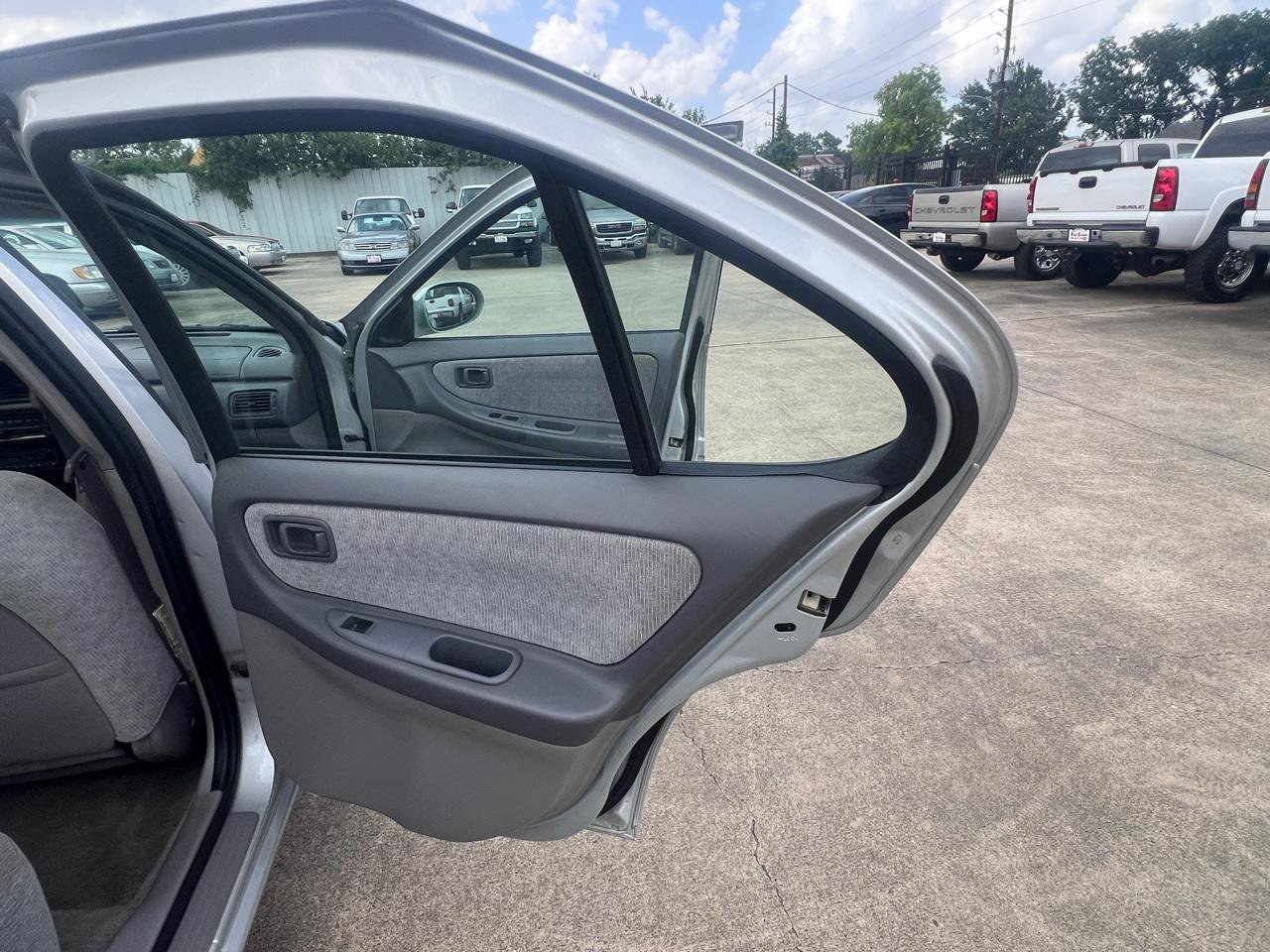 Used 2001 Nissan Altima GXE image 30