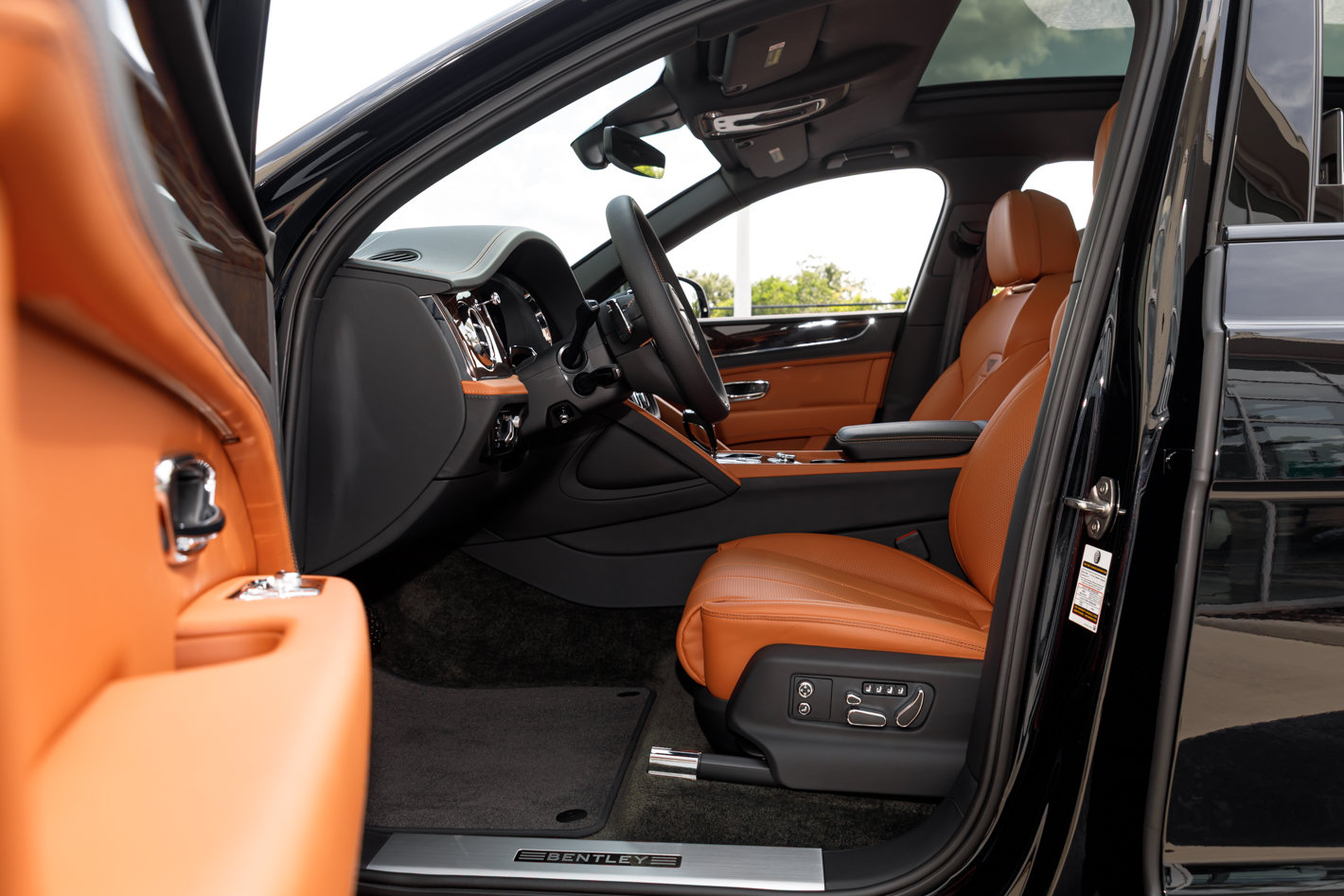 Certified 2023 Bentley Bentayga Extended Wheelbase AWD/4WD image 33