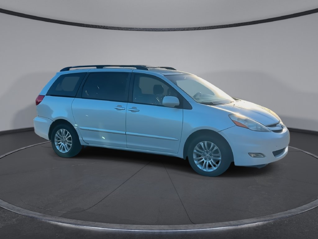 Used 2007 Toyota Sienna XLE FWD image 2