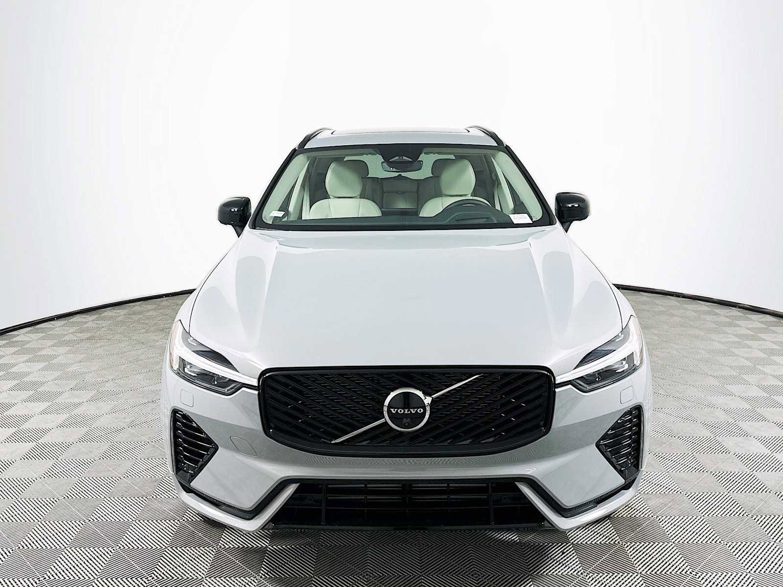 New 2026 Volvo XC60 T8 Ultra w/ Protection Package Premier image 2