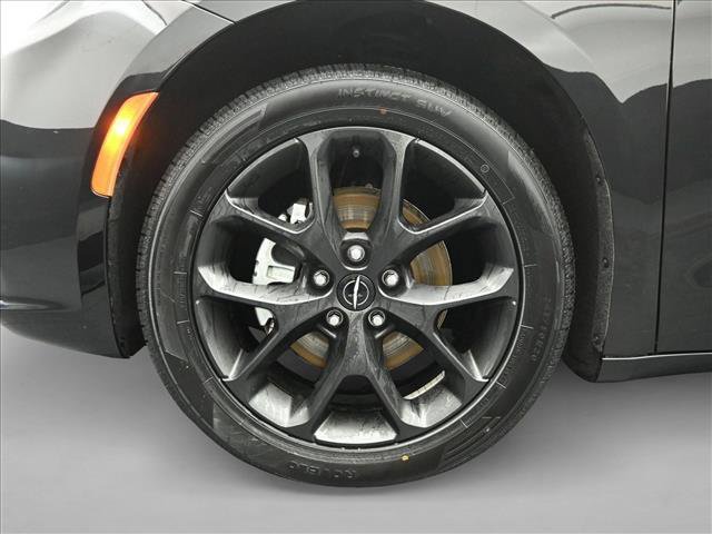 Used 2025 Chrysler Pacifica Limited FWD image 30