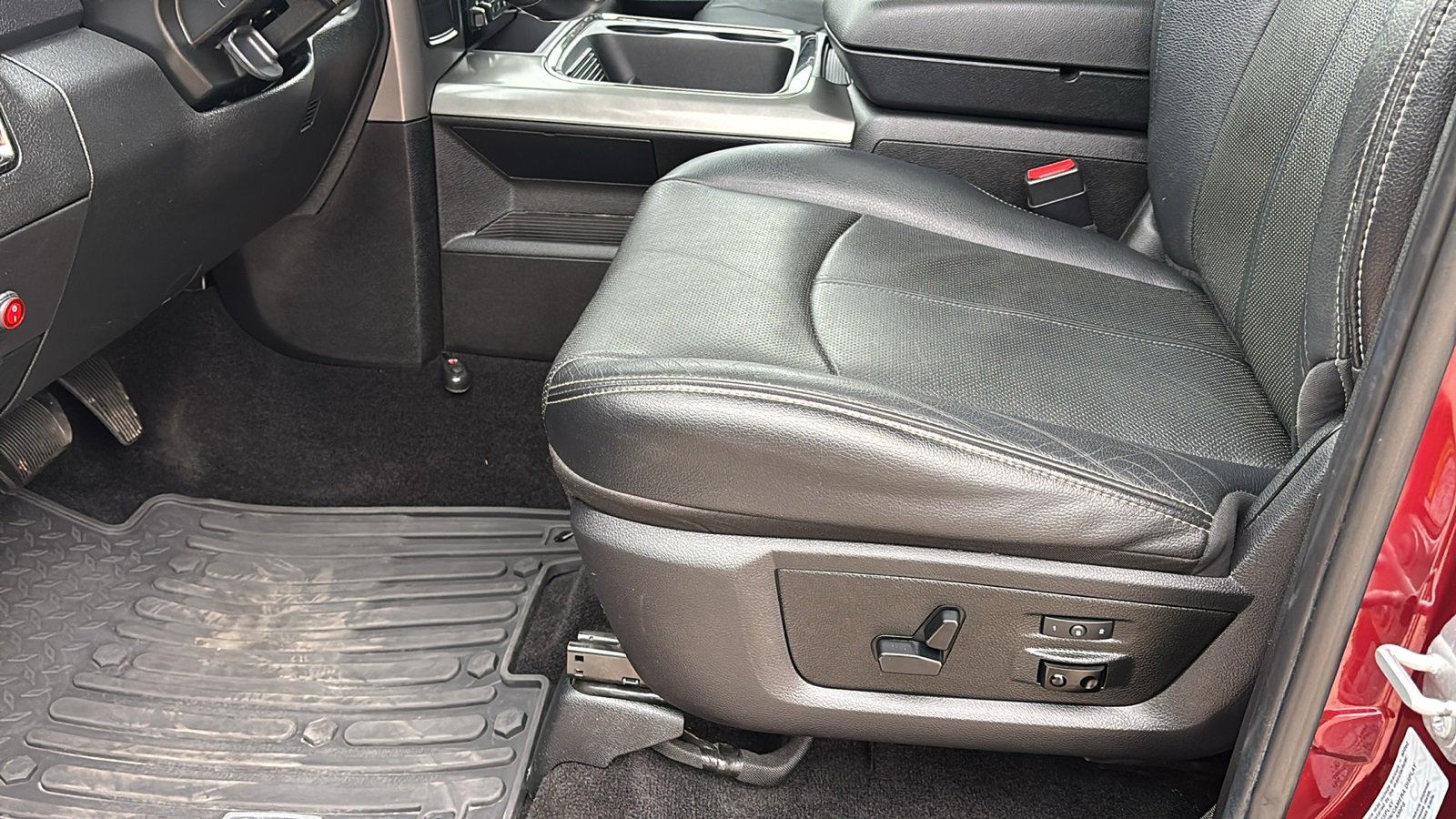 Used 2018 RAM 2500 Laramie w/ Sport Appearance Group image 24