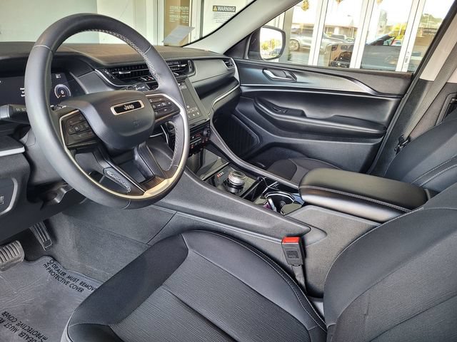 Used 2023 Jeep Grand Cherokee L Laredo AWD/4WD image 10