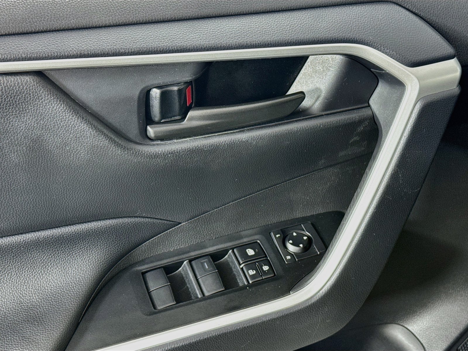 Certified 2025 Toyota RAV4 LE FWD image 18