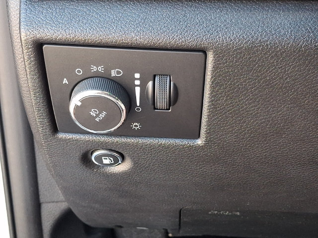 Used 2020 Jeep Grand Cherokee Altitude AWD/4WD image 24