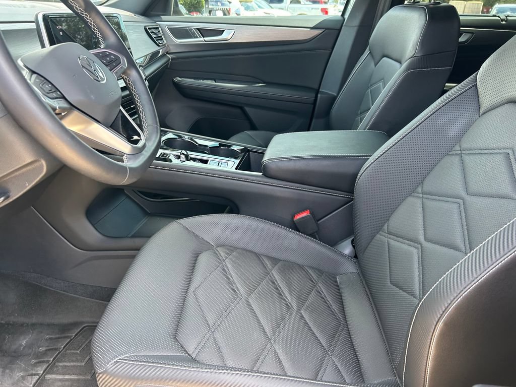 Used 2024 Volkswagen Atlas Cross Sport SE w/ Black Wheel Package FWD image 11